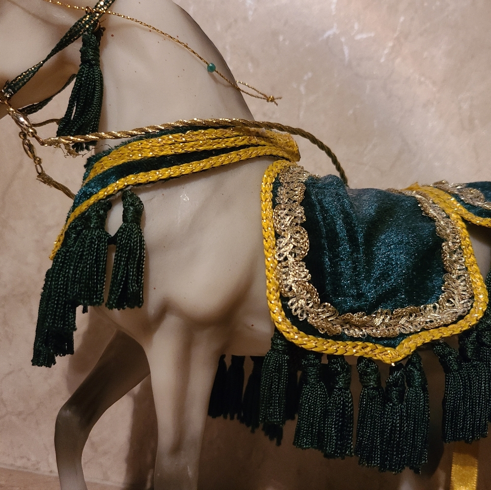 Breyer 2003 white Arabian w/ Costume traditional model horse - Picture 3 of 5